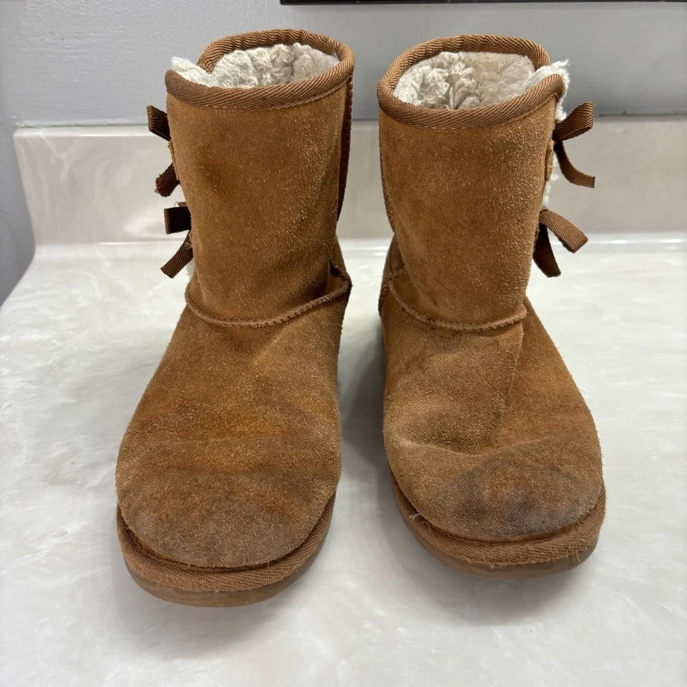 Chestnut Bow Back Fleece Boots | Koolaburra by UGG Kids 6